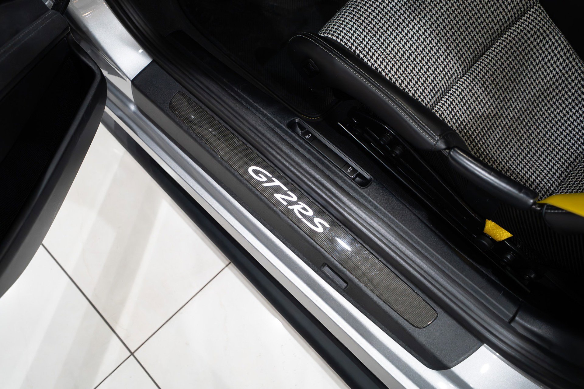 Used 2018 Porsche 911 GT2 RS image 7