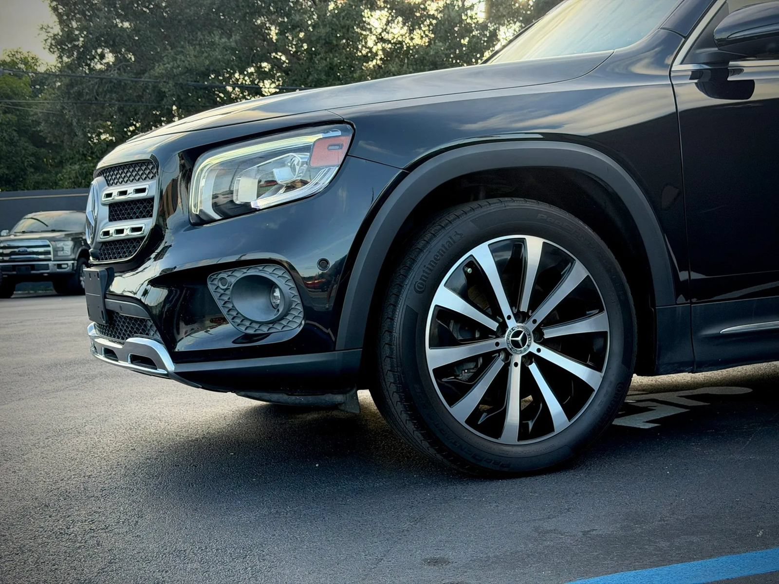 Used 2022 Mercedes-Benz GLB 250 w/ Premium Package image 6