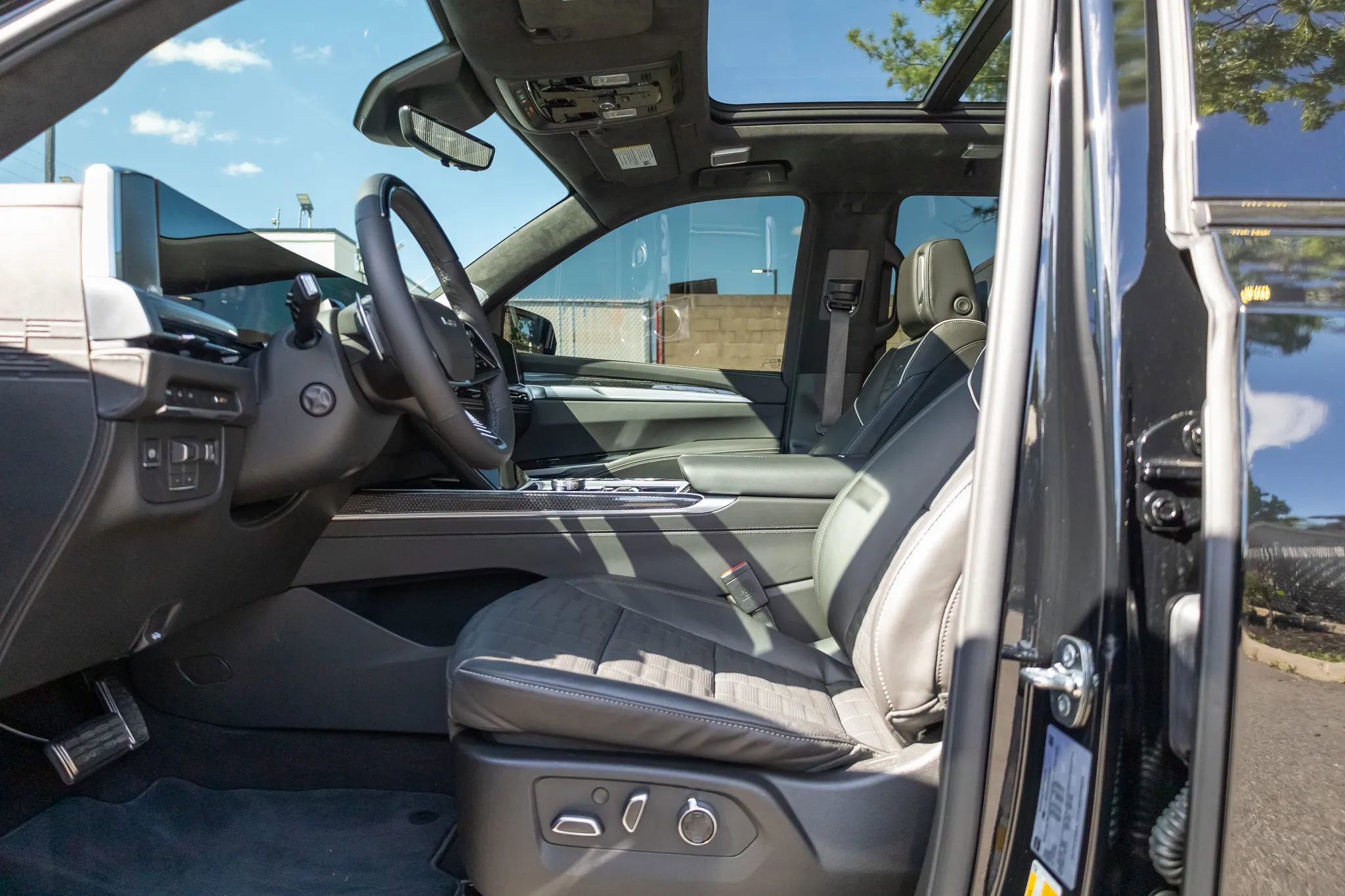 Used 2026 Cadillac Escalade V AWD/4WD image 41