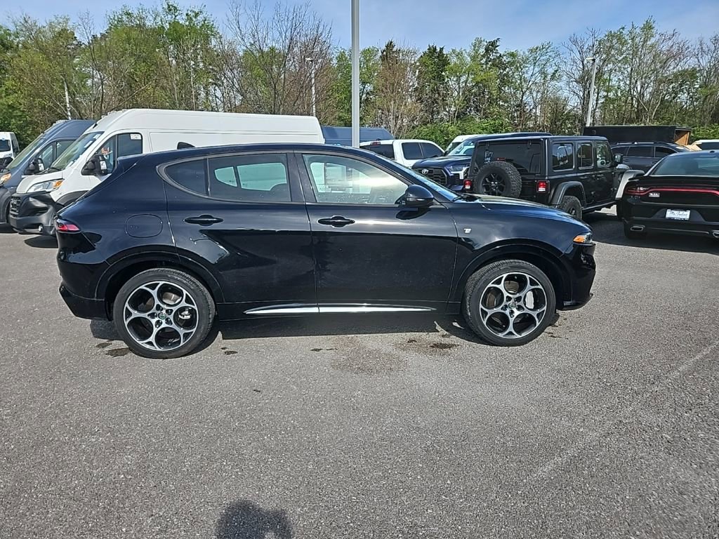 Used 2024 Alfa Romeo Tonale Ti w/ Premium Interior Package image 8