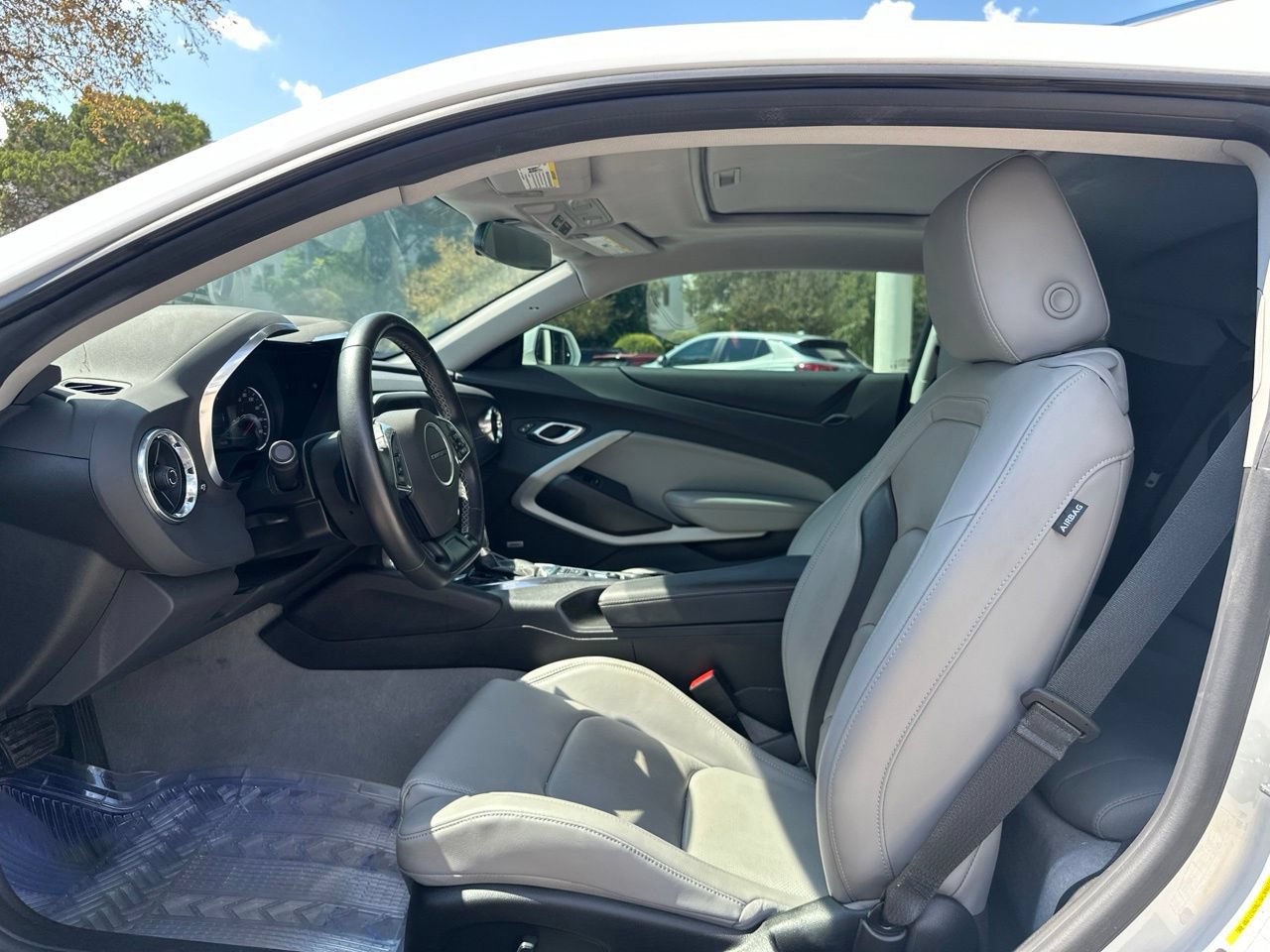 Used 2023 Chevrolet Camaro LT w/ Technology Package RWD image 9