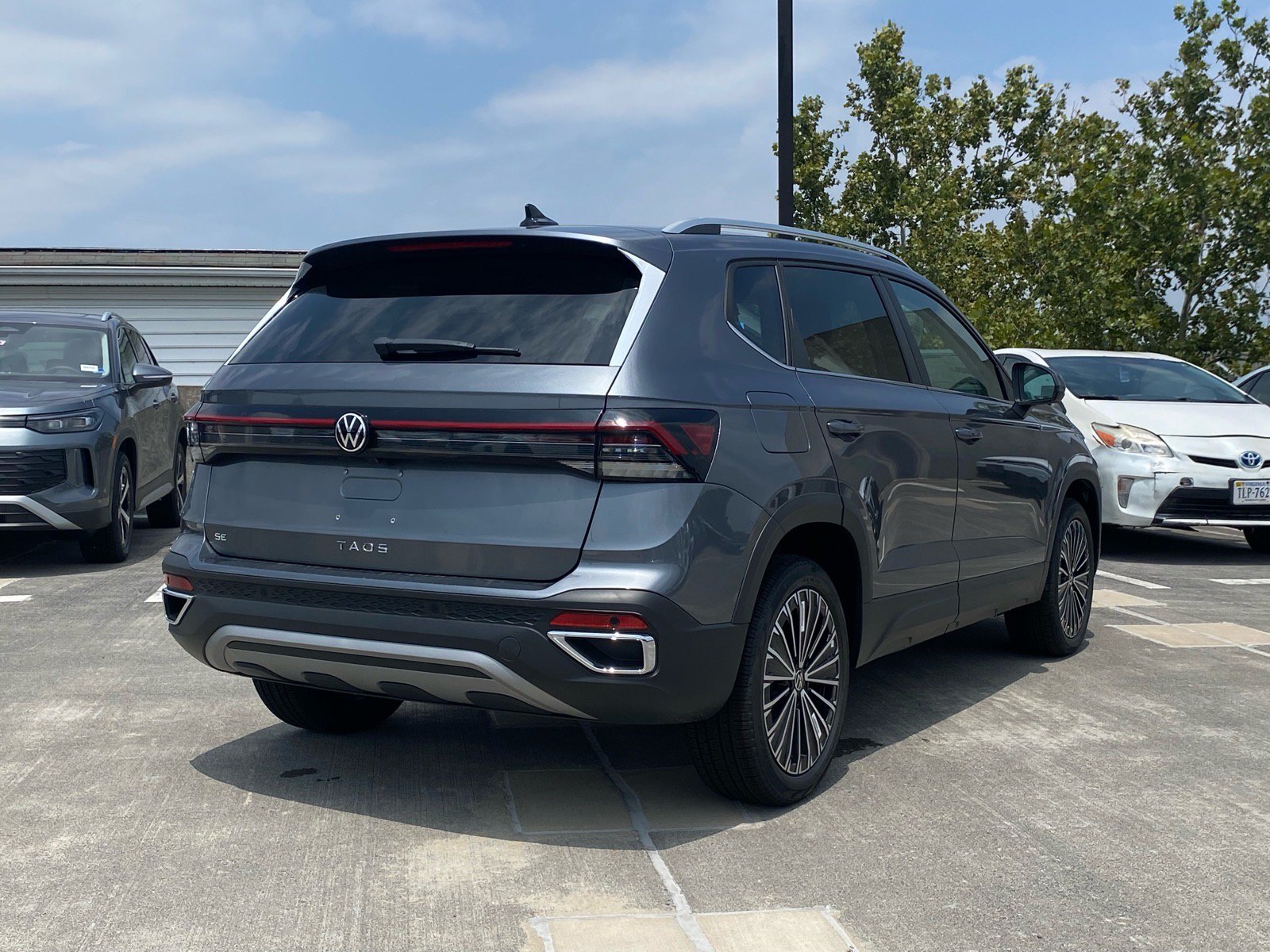 New 2026 Volkswagen Taos SE FWD image 3
