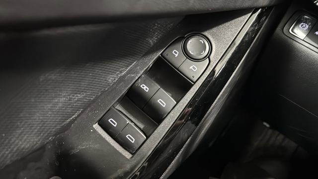 Used 2025 Chevrolet Equinox LT image 24