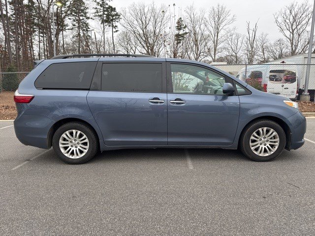Used 2015 Toyota Sienna XLE image 11