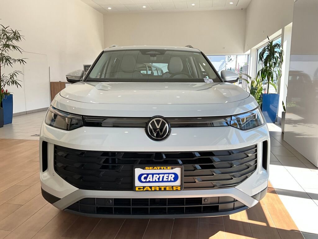 New 2025 Volkswagen Tiguan SE image 3