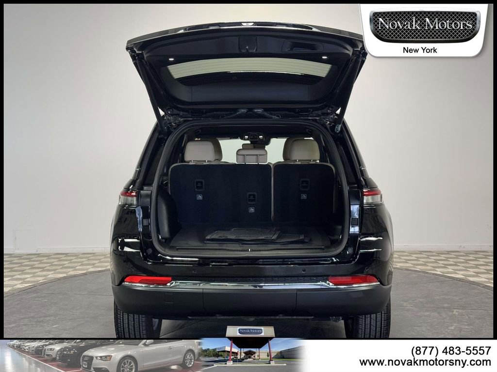 Used 2023 Jeep Grand Cherokee Limited image 9