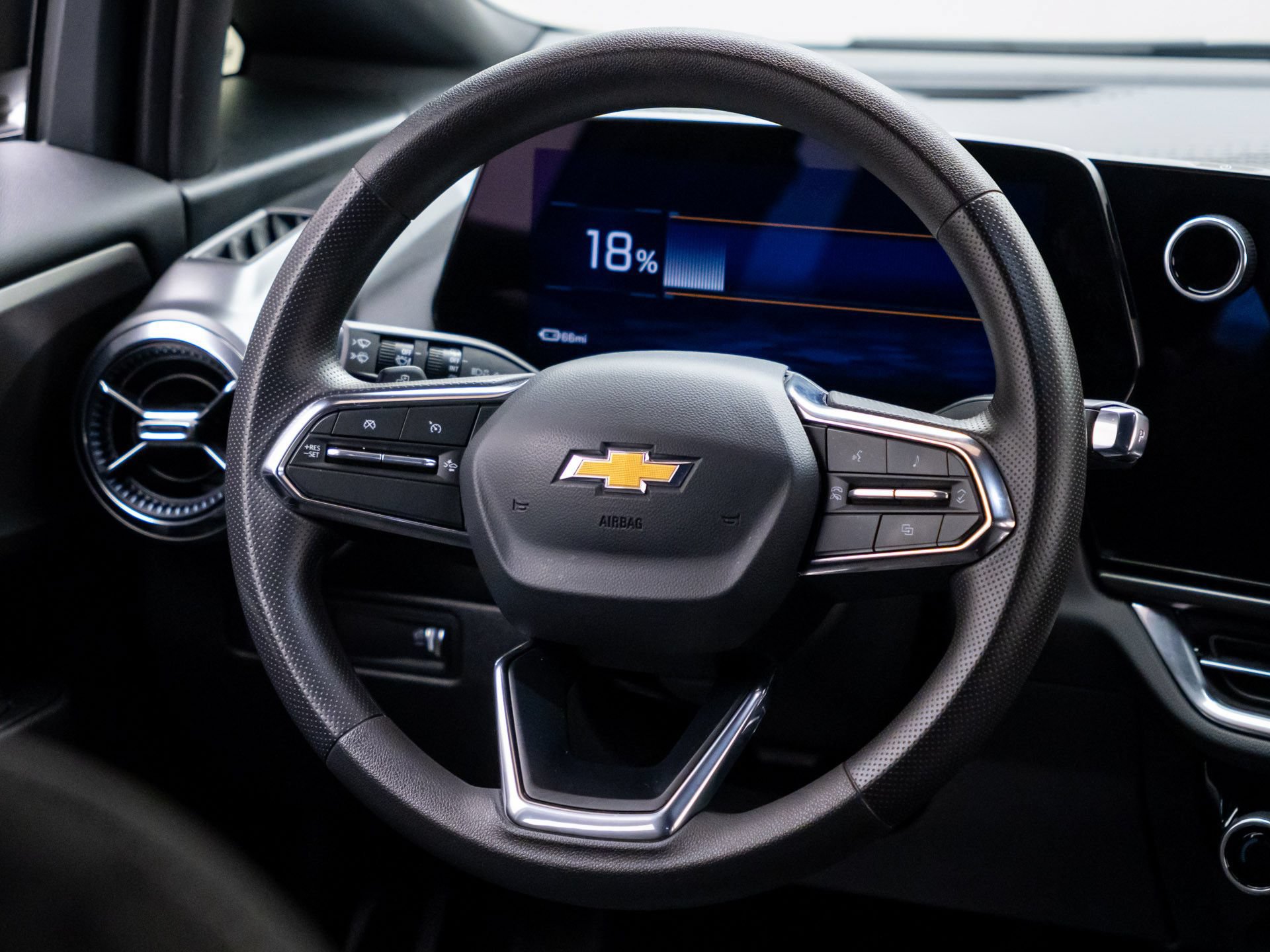Used 2026 Chevrolet Equinox EV LT w/ LPO, Blackout Package FWD image 11