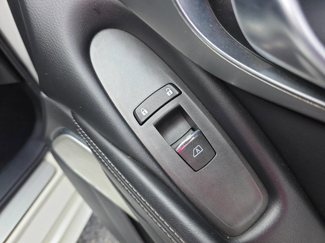 Used 2017 INFINITI Q60 2.0t w/ Premium Plus Package 2.0T image 31