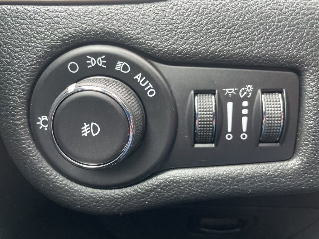 Used 2018 Jeep Cherokee Limited image 28