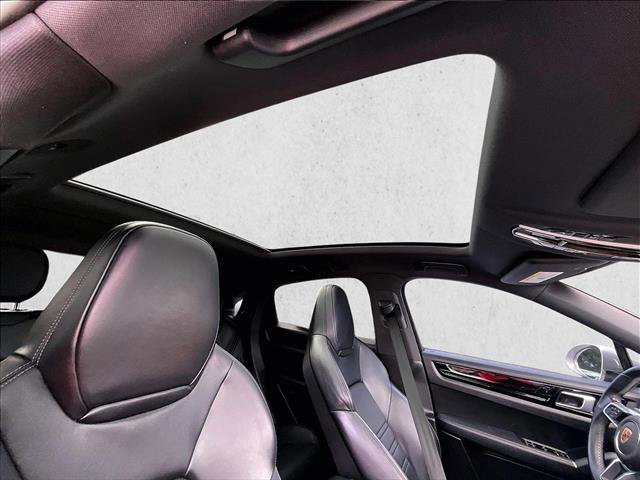 Used 2021 Porsche Cayenne Coupe image 17