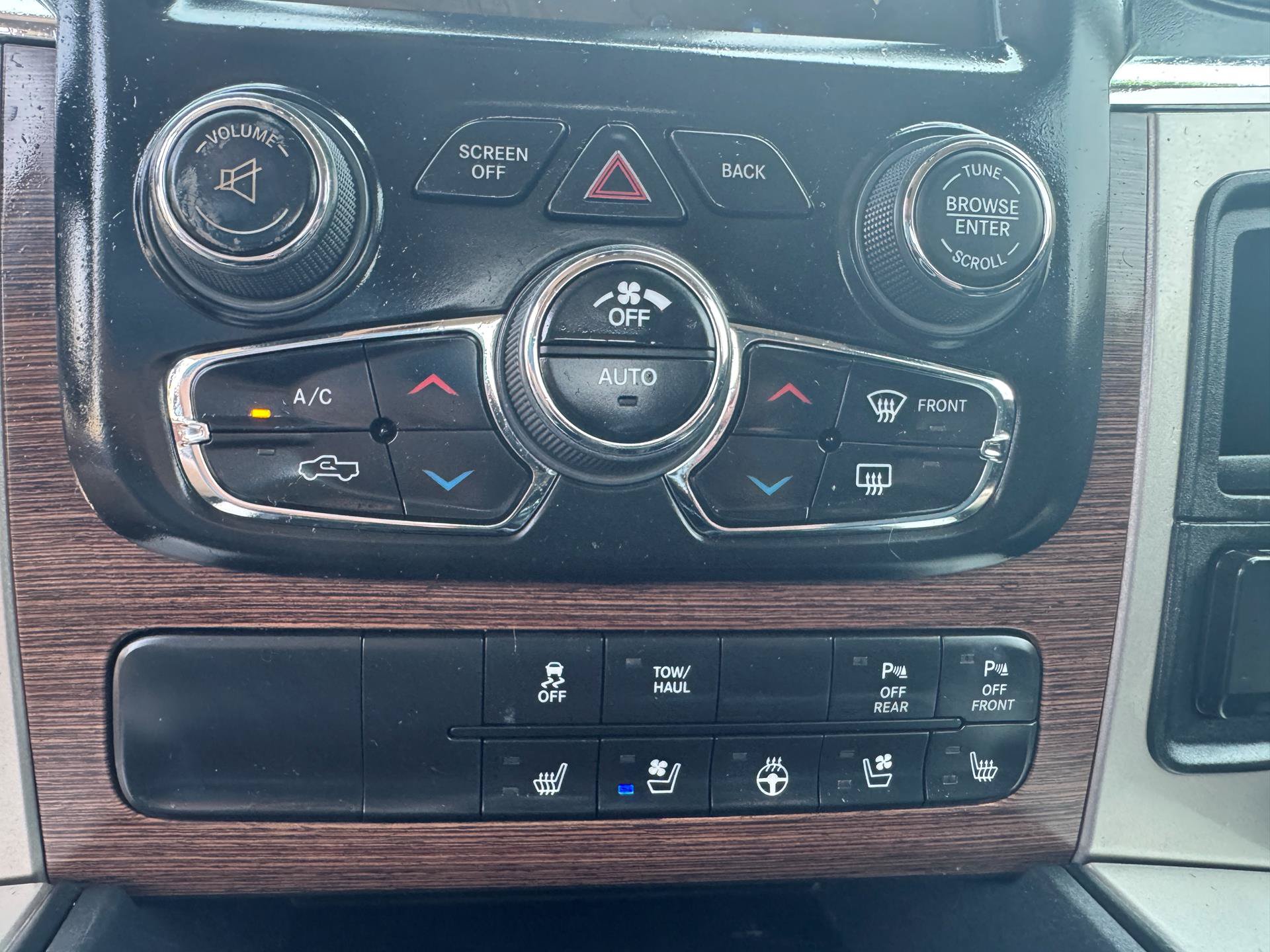 Used 2017 RAM 1500 Laramie w/ Convenience Group AWD/4WD image 17
