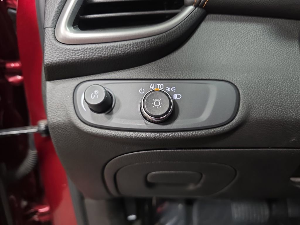 Certified 2022 Chevrolet Trax LT w/ LT Convenience Package image 25