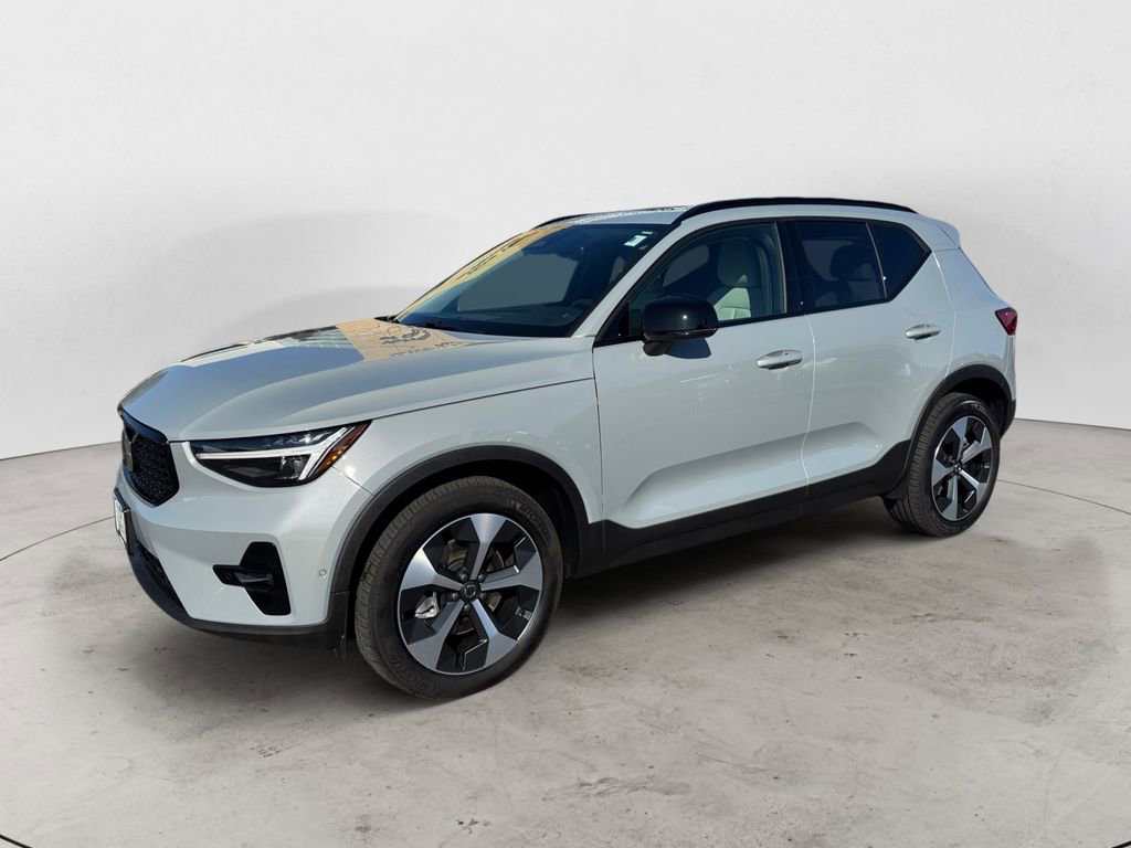 Certified 2024 Volvo XC40 B5 Plus w/ Protection Package Premier AWD/4WD image 2