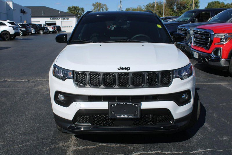 Used 2023 Jeep Compass Latitude image 11