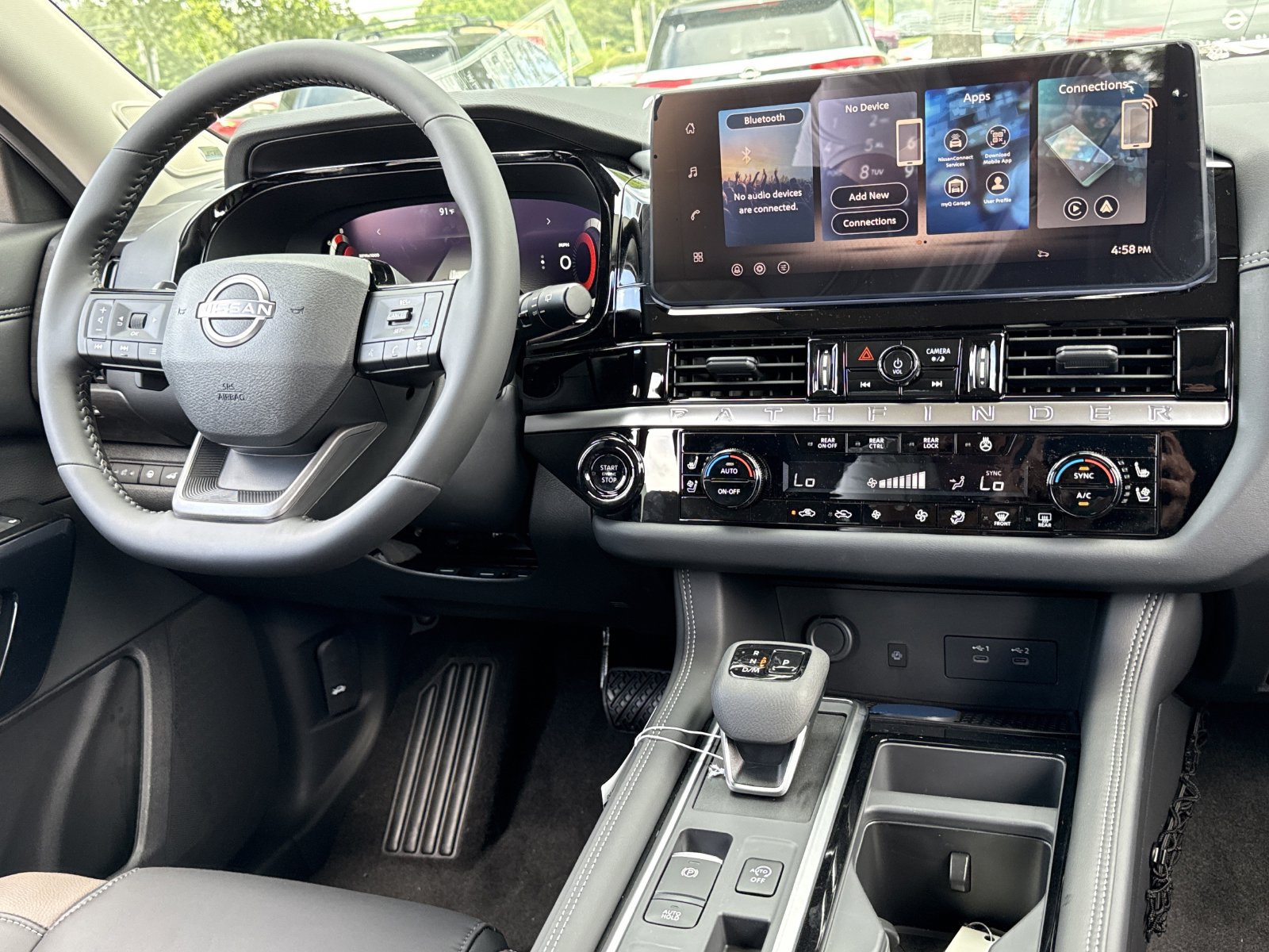 New 2026 Nissan Pathfinder Platinum FWD image 3