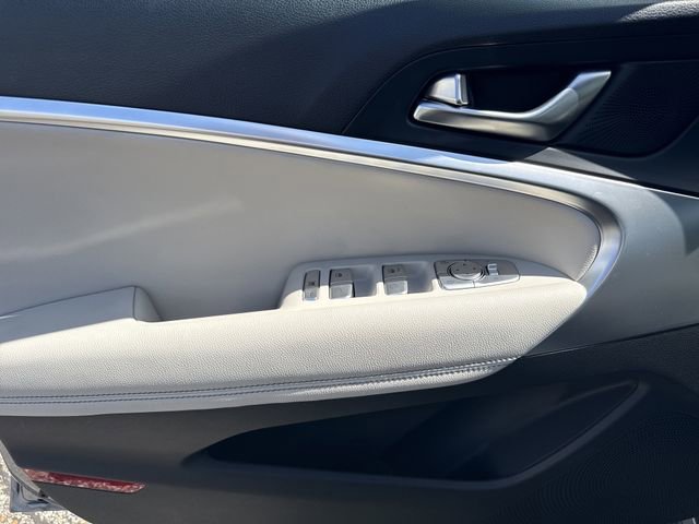 Used 2025 Genesis G70 2.5T image 18