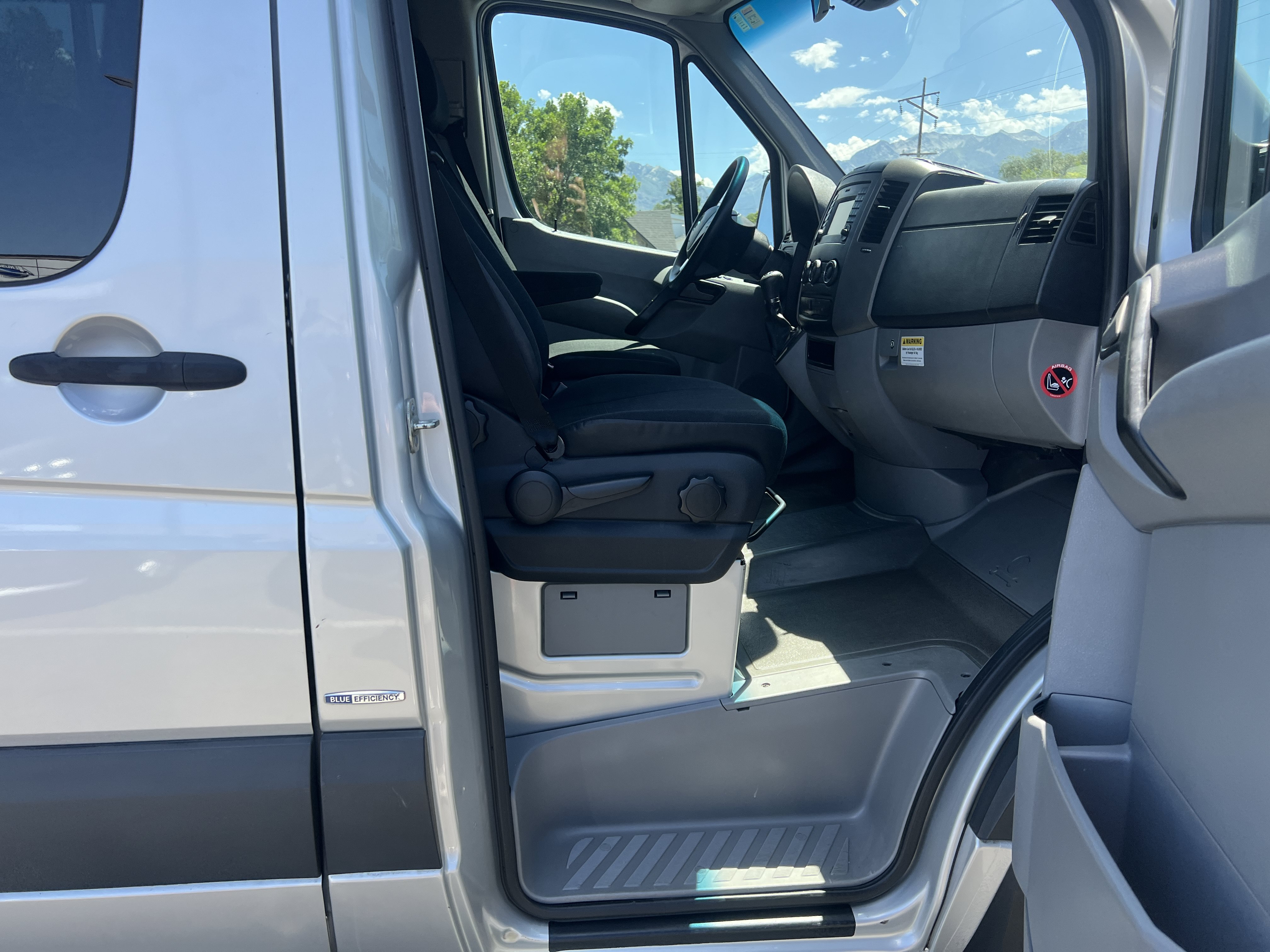 Used 2014 Mercedes-Benz Sprinter 2500 image 11