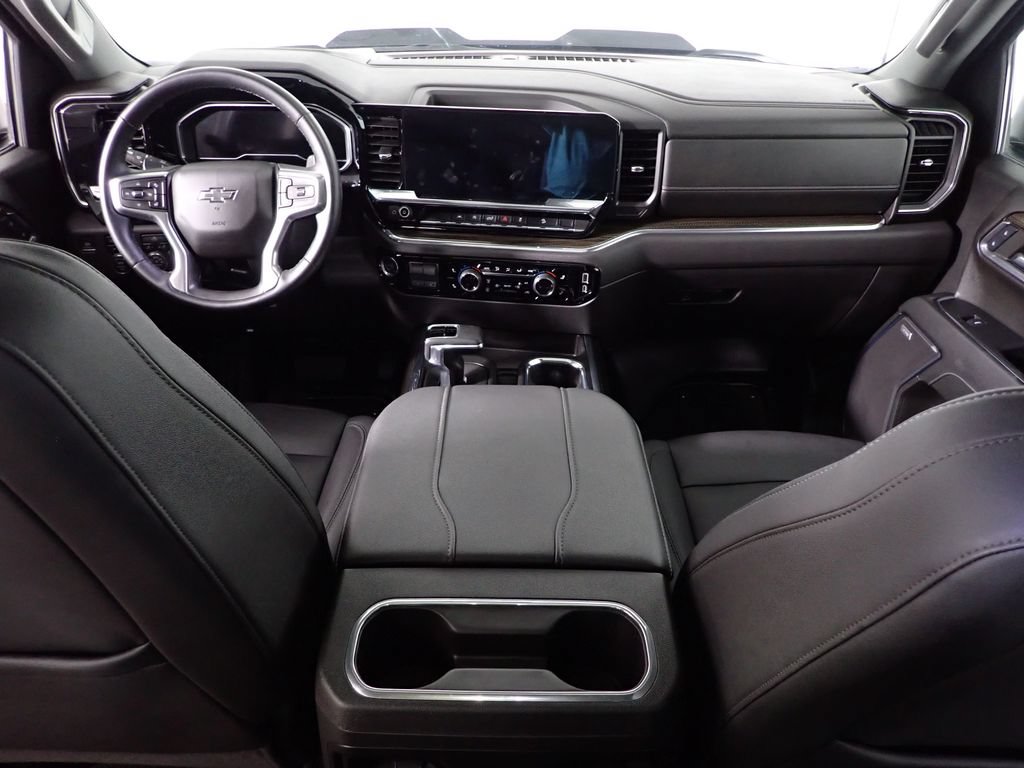 Used 2024 Chevrolet Silverado 1500 LT Trail Boss w/ Convenience Package II AWD/4WD image 33