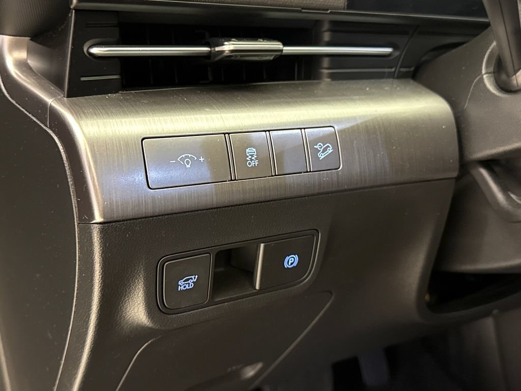 Used 2025 Hyundai Kona Limited AWD/4WD image 23