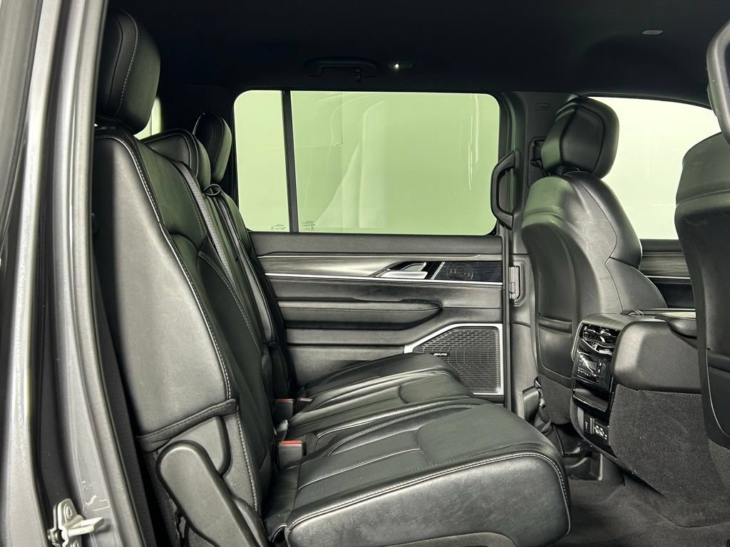 Used 2024 Jeep Wagoneer Series II w/ Flexible Seating Group AWD/4WD image 13