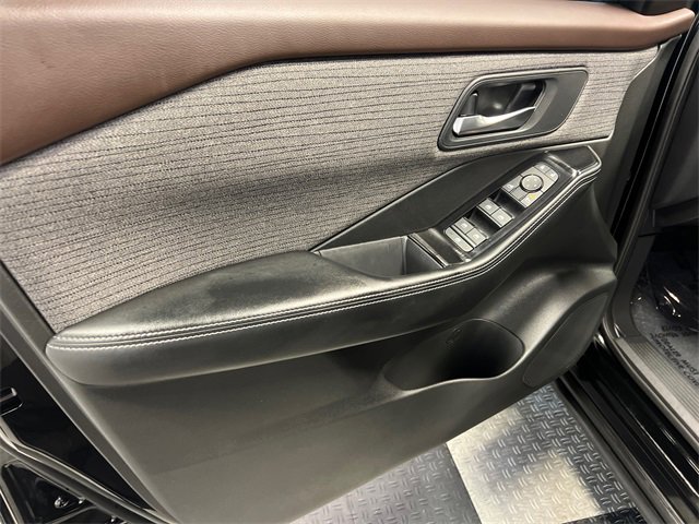 Used 2023 Nissan Rogue SV image 7