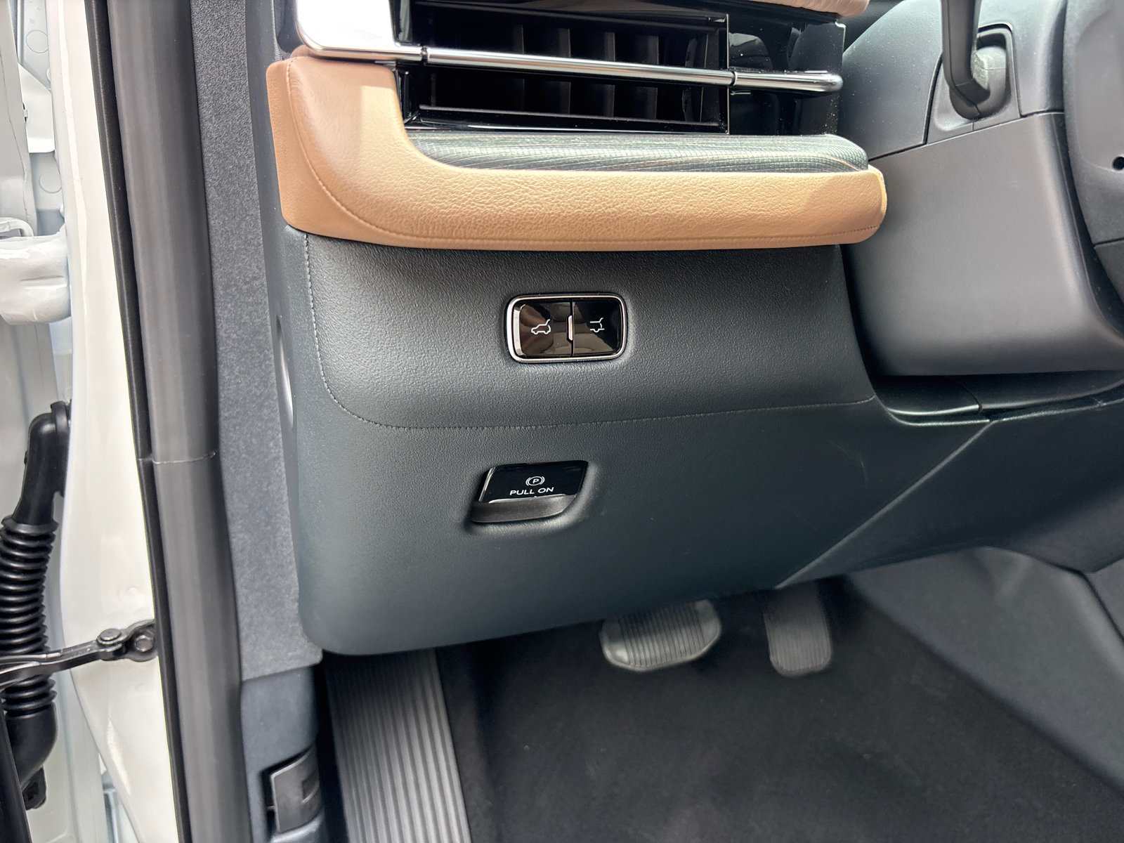 New 2026 Lincoln Navigator L Black Label AWD/4WD image 13