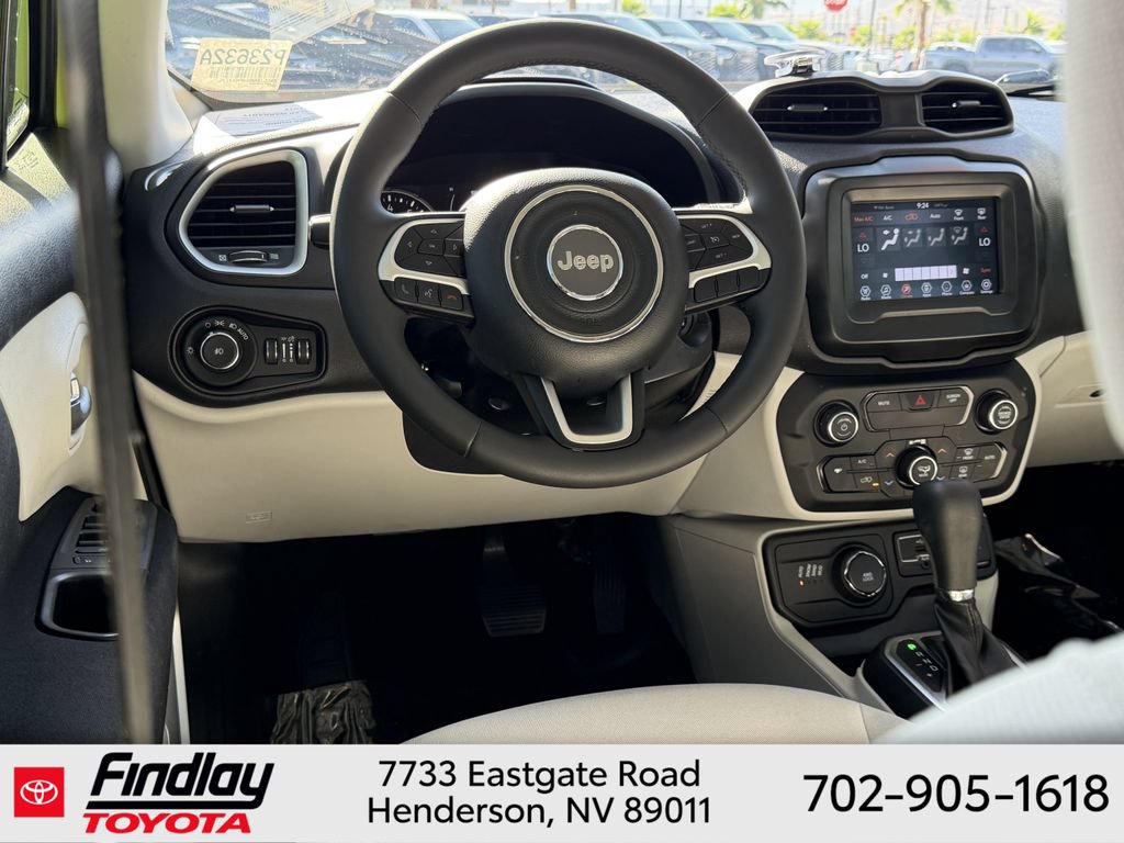 Used 2018 Jeep Renegade Latitude AWD/4WD image 8
