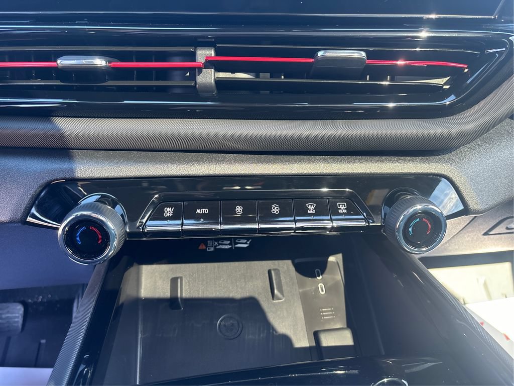 Certified 2025 Chevrolet Silverado EV RST AWD/4WD image 27
