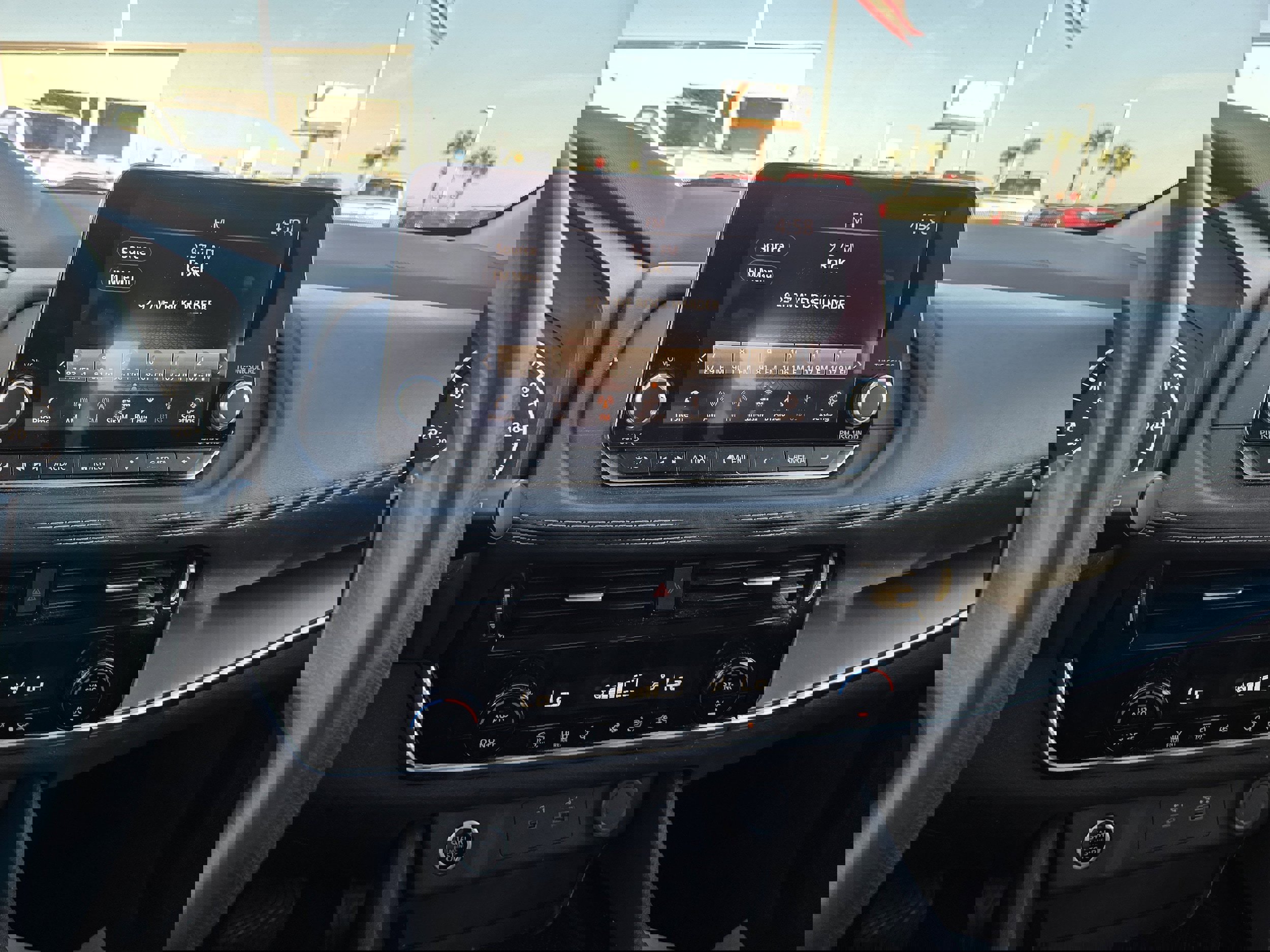 Used 2022 Nissan Rogue SV image 29