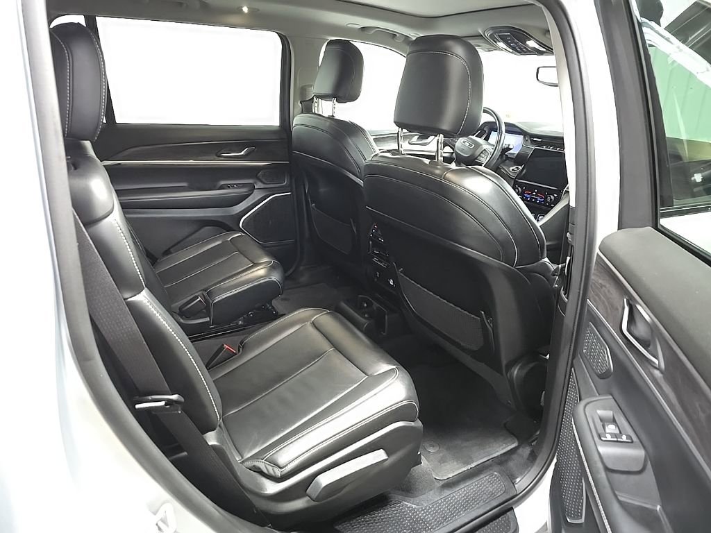 Used 2021 Jeep Grand Cherokee L Limited AWD/4WD image 18
