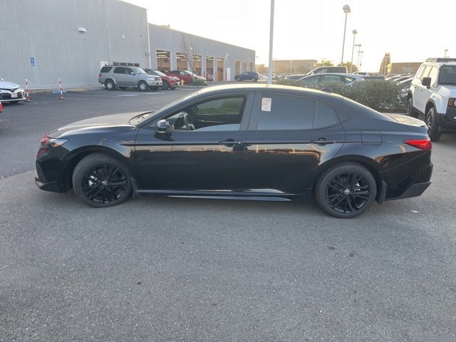 Used 2025 Toyota Camry SE image 8