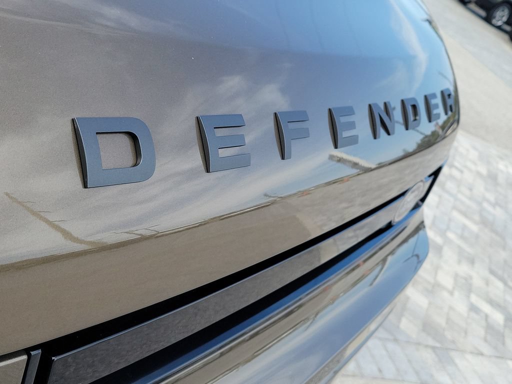 New 2026 Land Rover Defender 110 X-Dynamic SE AWD/4WD image 9