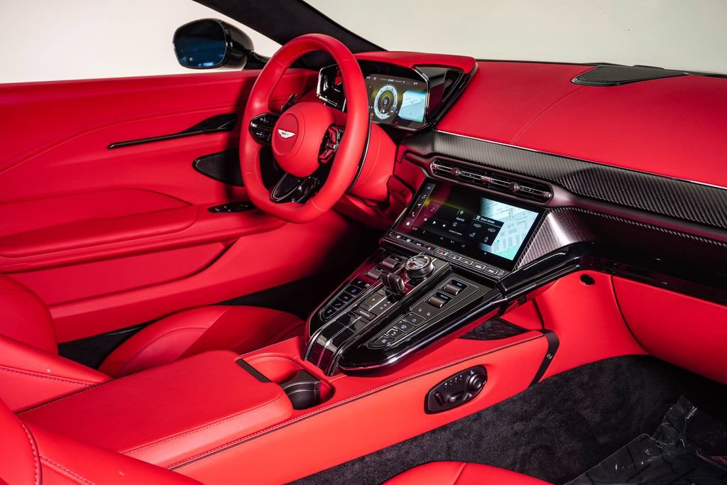 Used 2025 Aston Martin V8 Vantage Coupe RWD image 16