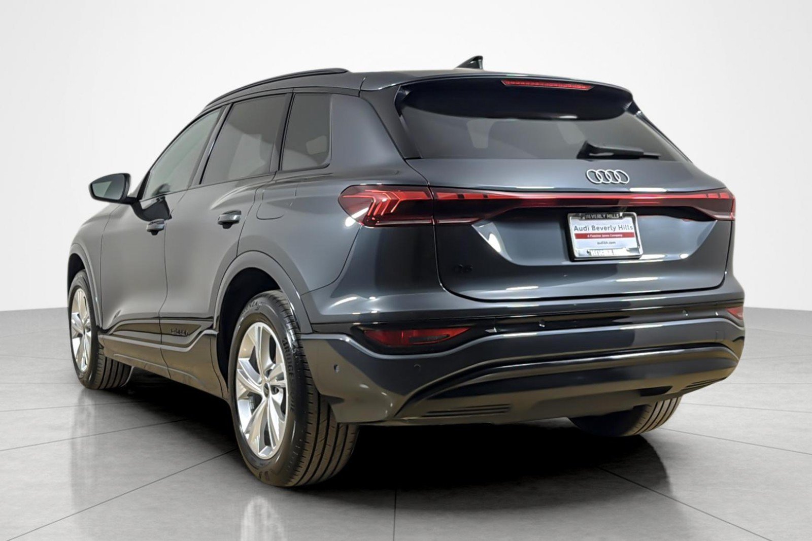 Used 2025 Audi Q6 e-tron Premium w/ Convenience Package RWD image 3