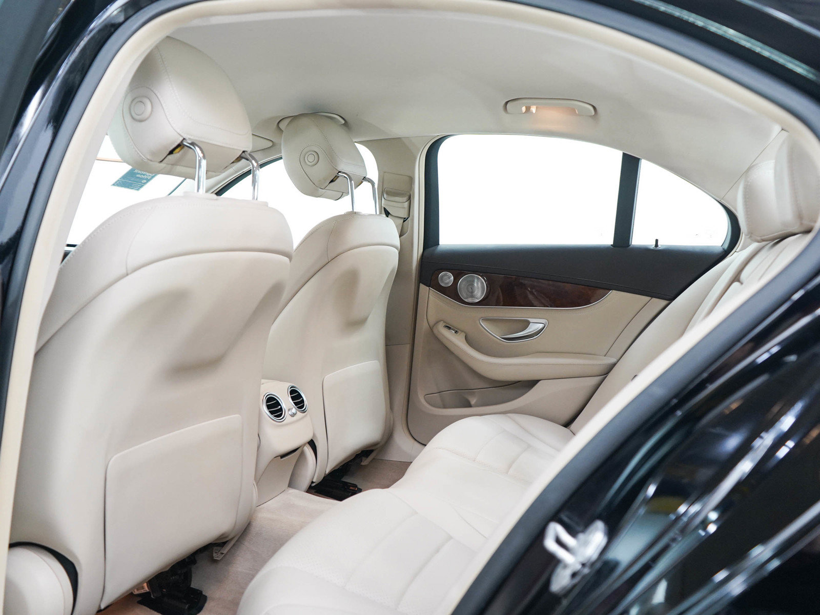 Used 2015 Mercedes-Benz C 300 4MATIC Sedan image 16
