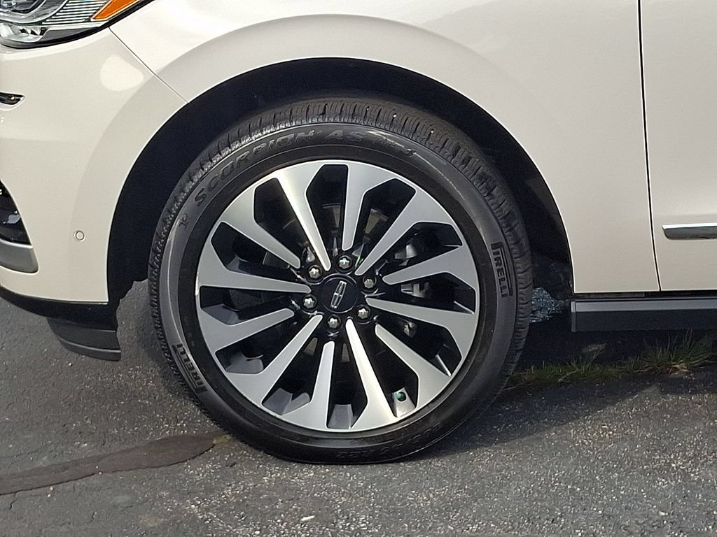 Used 2024 Lincoln Navigator Reserve AWD/4WD image 8
