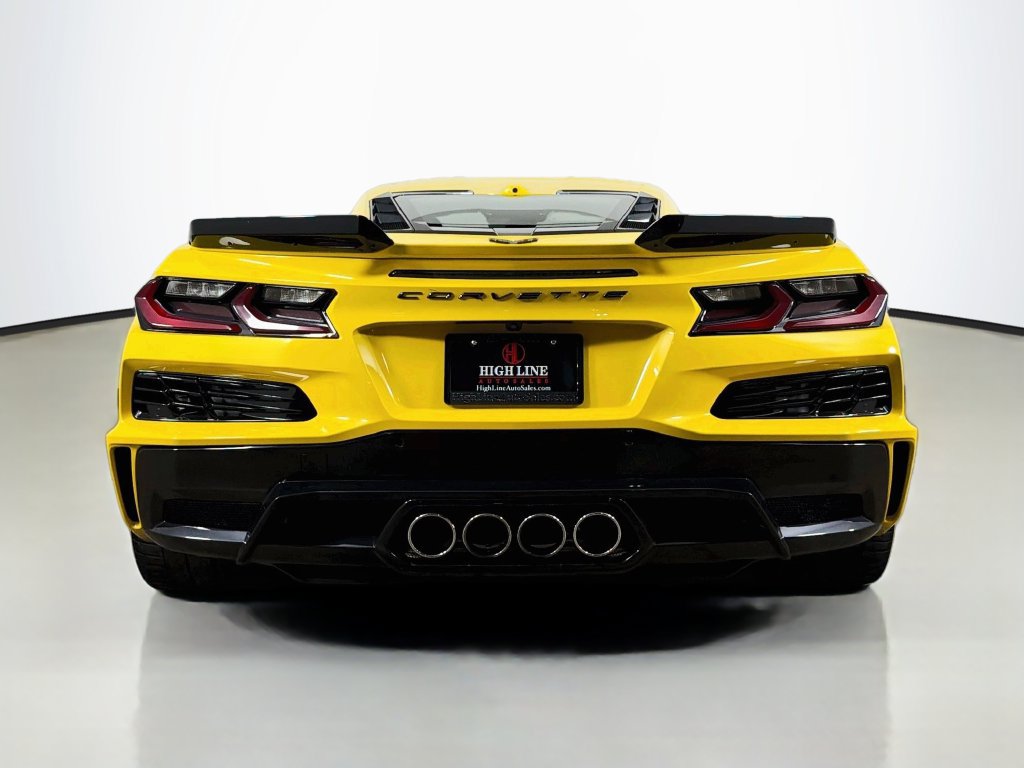 Used 2025 Chevrolet Corvette Z06 RWD image 6