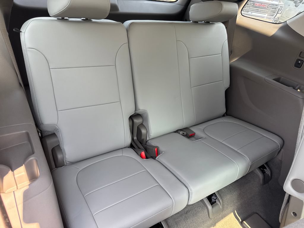 Used 2021 Chevrolet Traverse Premier FWD image 14