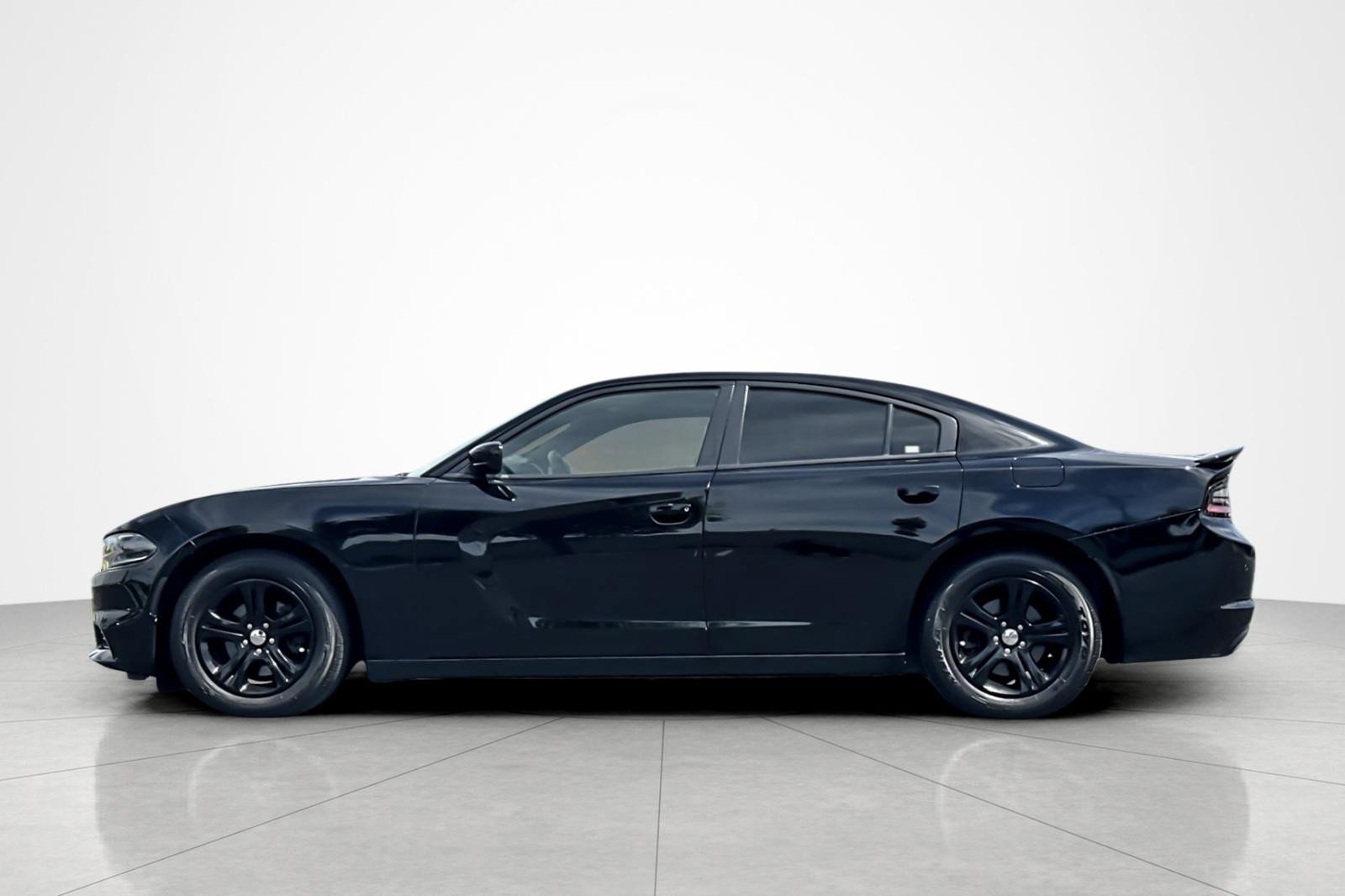 Used 2020 Dodge Charger SXT image 2