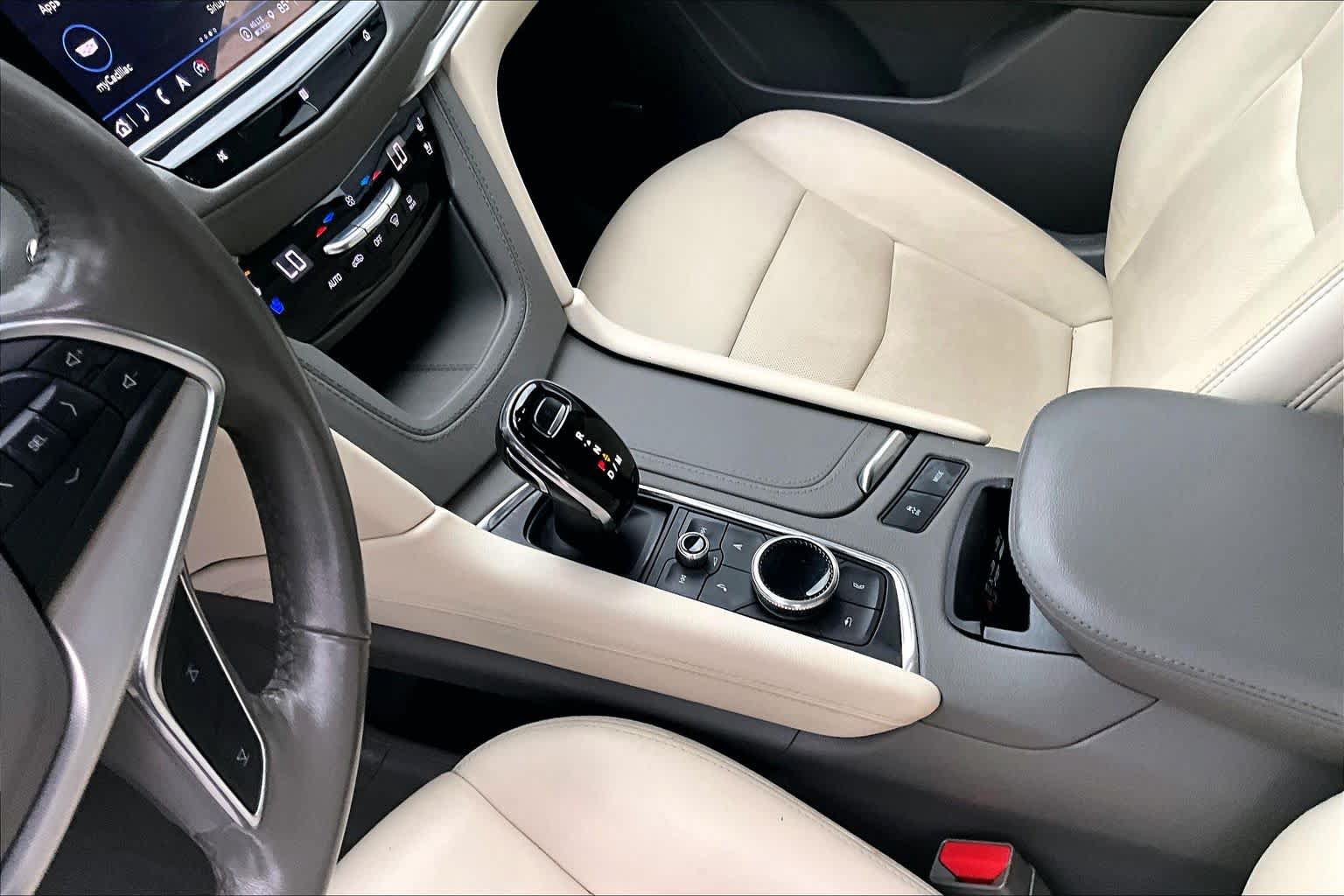 Used 2021 Cadillac XT5 Premium Luxury FWD image 17