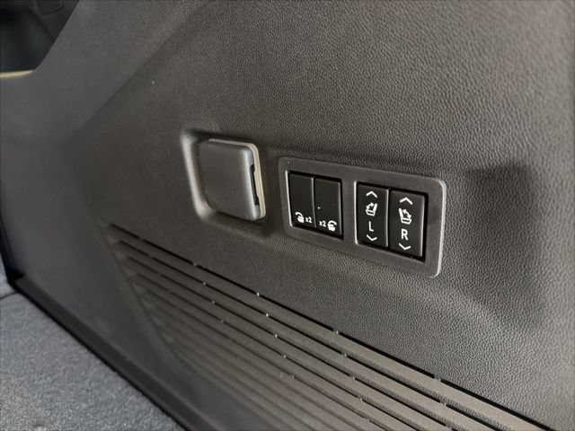 Used 2026 GMC Yukon XL Denali w/ Sun & Power Step Package AWD/4WD image 24
