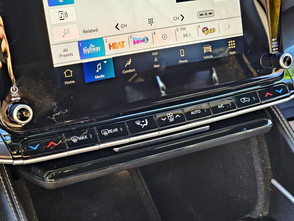 Used 2024 Jeep Wagoneer L 4WD w/ Premium Group I image 23