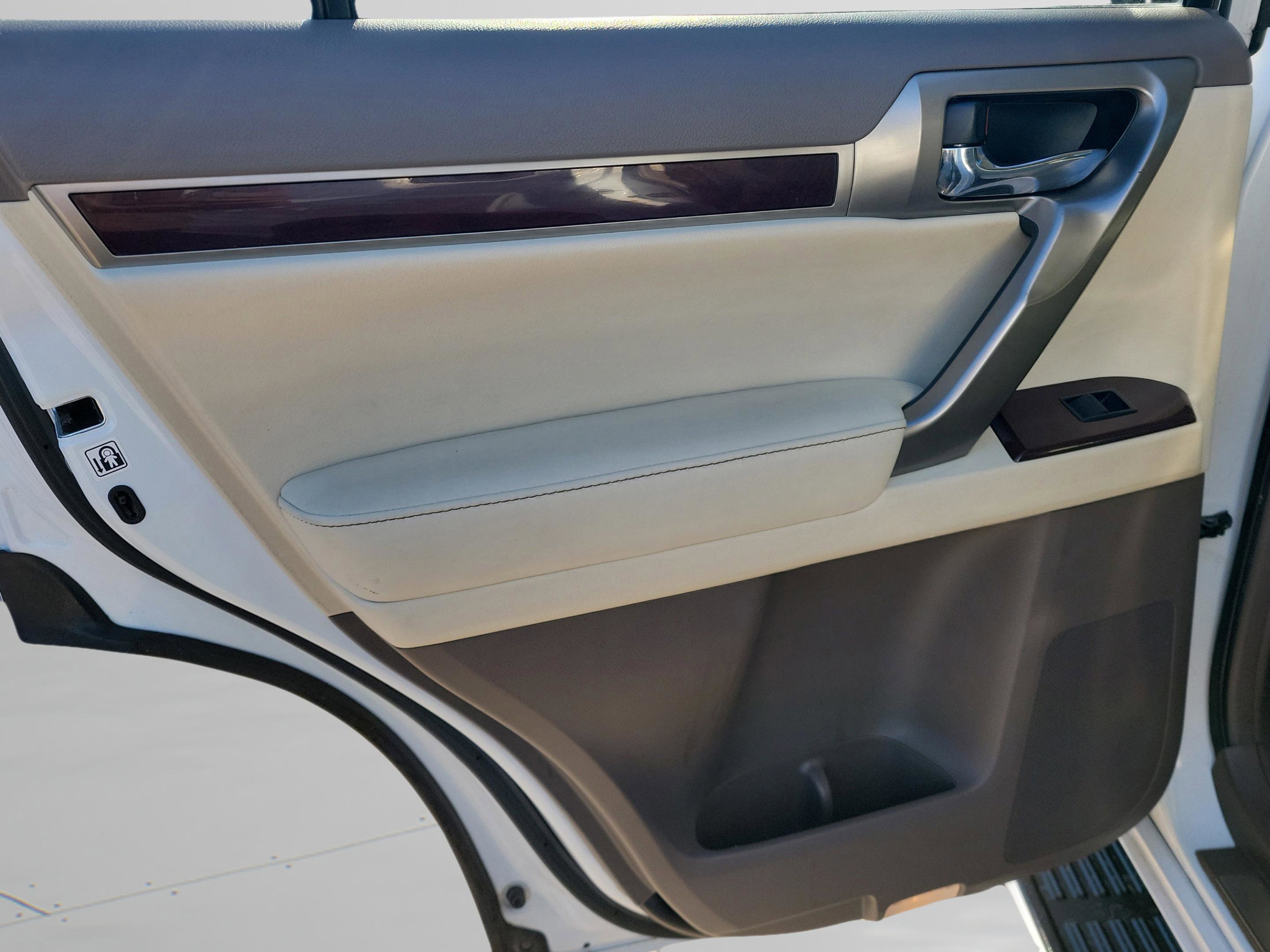 Used 2016 Lexus GX 460 w/ Premium Package image 27