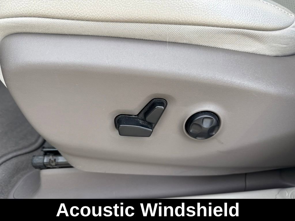 Used 2020 Chrysler Pacifica Touring-L w/ Tire & Wheel Group image 14