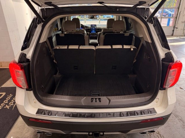 Used 2020 Ford Explorer Platinum w/ Premium Technology Package AWD/4WD image 23