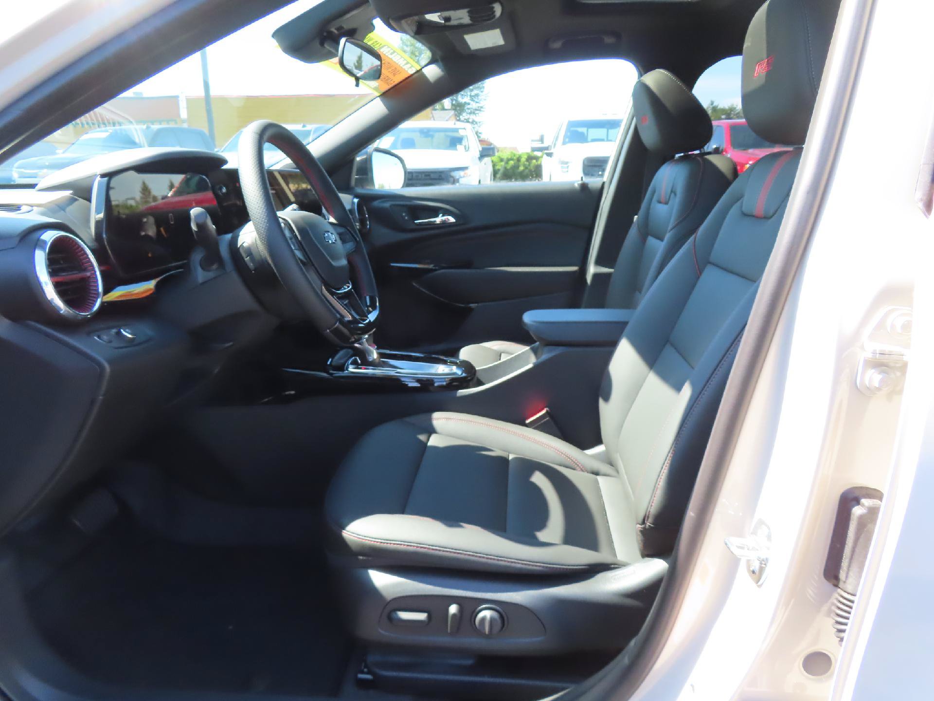 New 2026 Chevrolet Trax RS w/ Sunroof Package FWD image 14