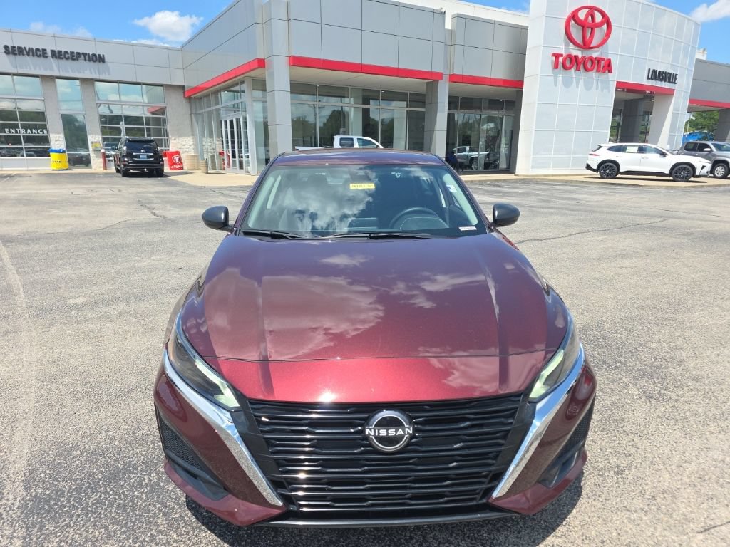 Used 2025 Nissan Altima 2.5 SV FWD image 2