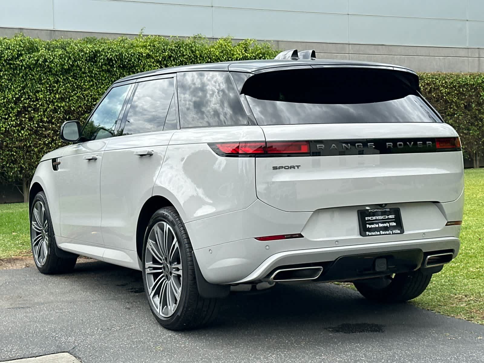 Used 2025 Land Rover Range Rover Sport Dynamic SE AWD/4WD image 3
