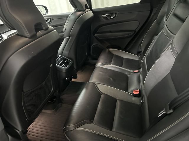 Used 2020 Volvo XC60 T5 R-Design AWD/4WD image 16