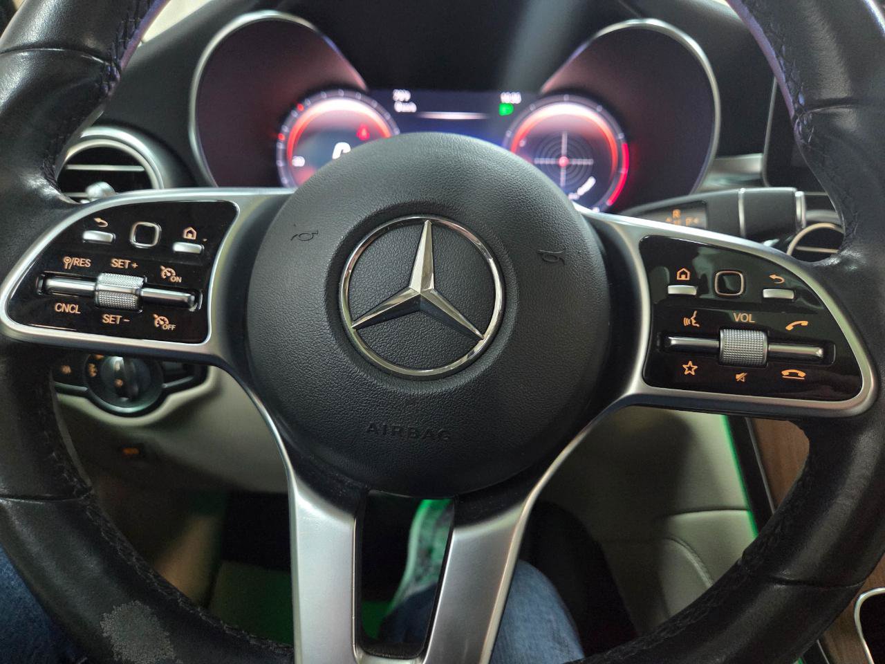 Used 2020 Mercedes-Benz GLC 300 4MATIC w/ Parking Assistance Package image 30